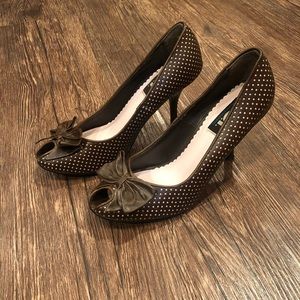 Women’s Brown and Pink Dots Peep Toe Pumps